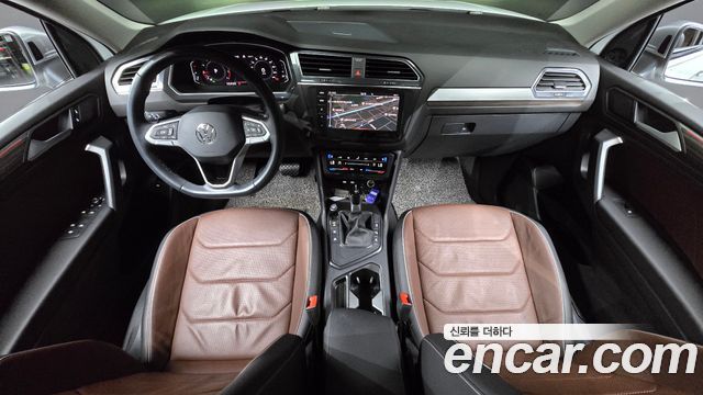 Volkswagen Tiguan — interior