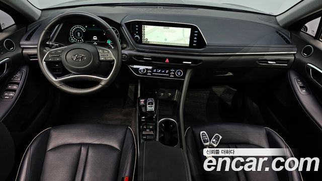 Hyundai Sonata — interior