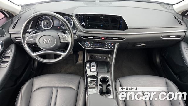 Hyundai Sonata — interior