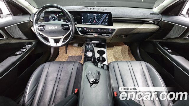 Kia K8 — interior