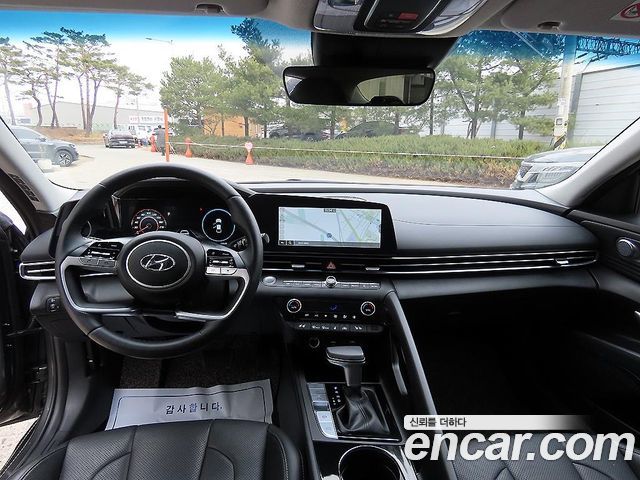 Hyundai Avante — interior