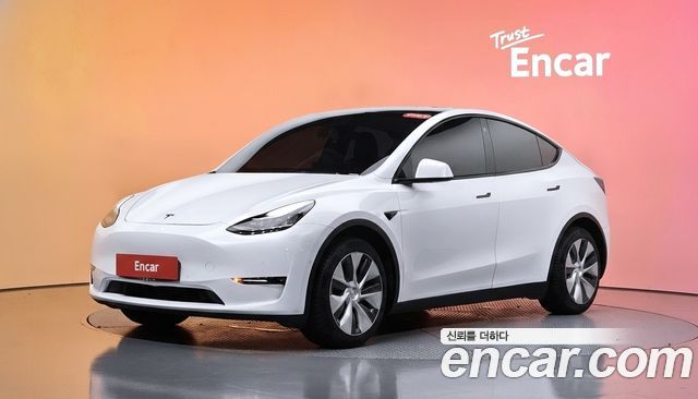 Tesla Model Y — exterior