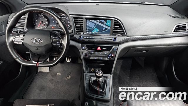 Hyundai Avante — interior