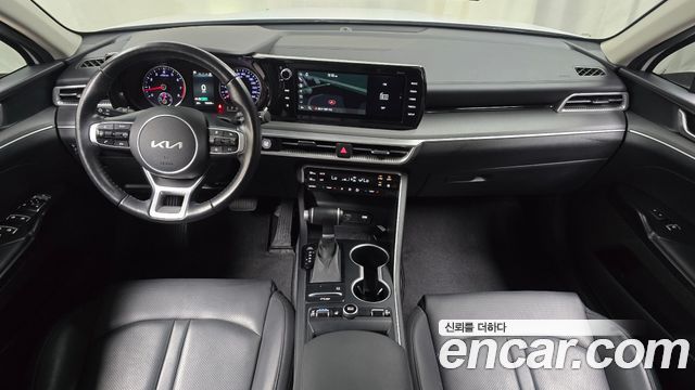 Kia K5 — interior