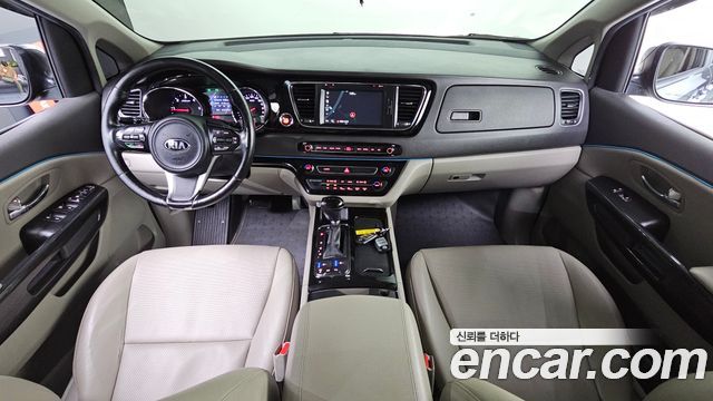 Kia Carnival — interior