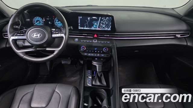 Hyundai Avante — interior