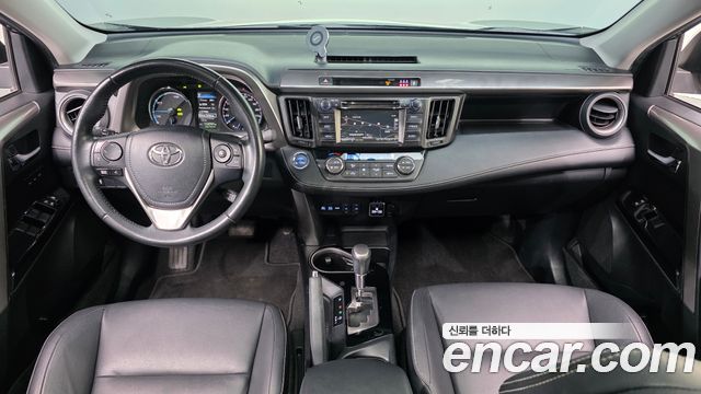 Toyota RAV4 — interior