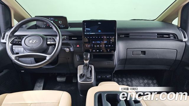 Hyundai Staria — interior