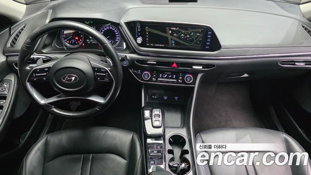 Hyundai Sonata — interior