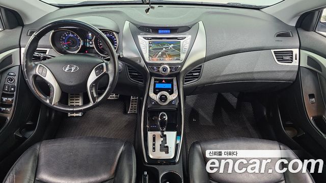 Hyundai Avante — interior