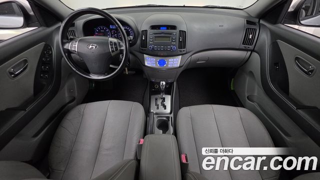 Hyundai Avante — interior