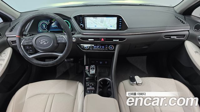 Hyundai Sonata — interior