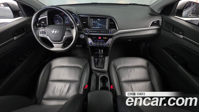 Hyundai Avante — interior