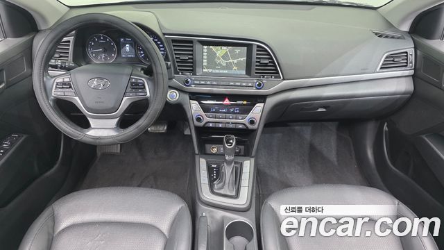Hyundai Avante — interior