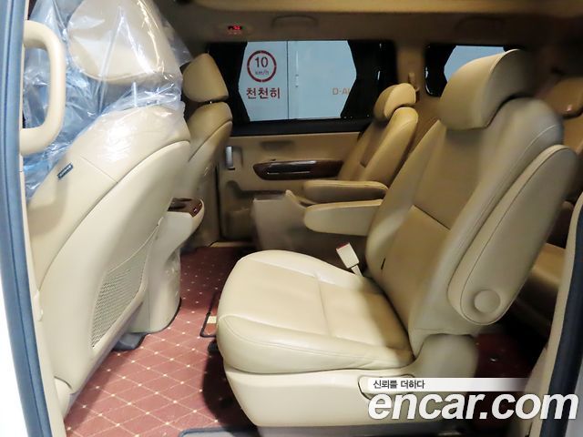 Kia Carnival — interior