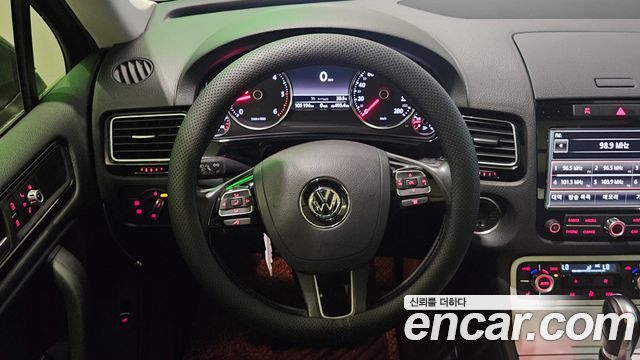Volkswagen Touareg — interior