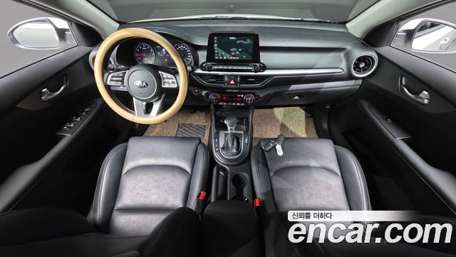 Kia K3 — interior