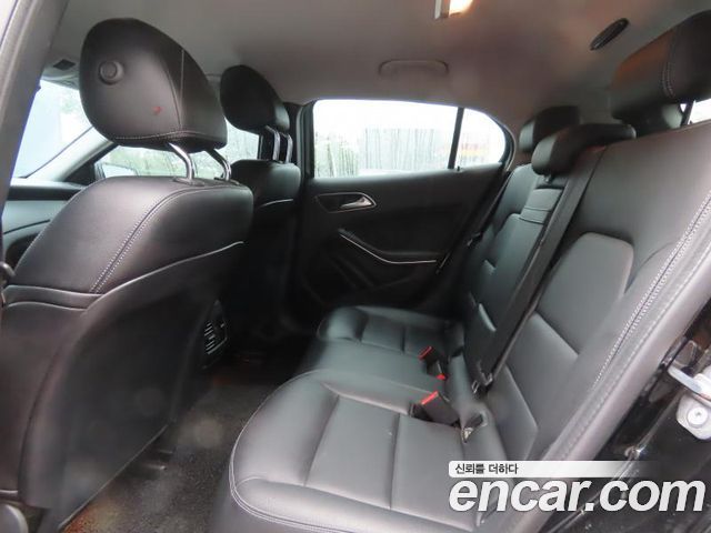 Mercedes-Benz GLA-Class — interior
