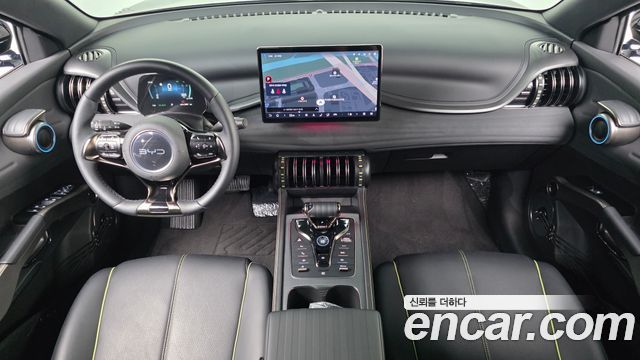 BYD Atto 3 — interior