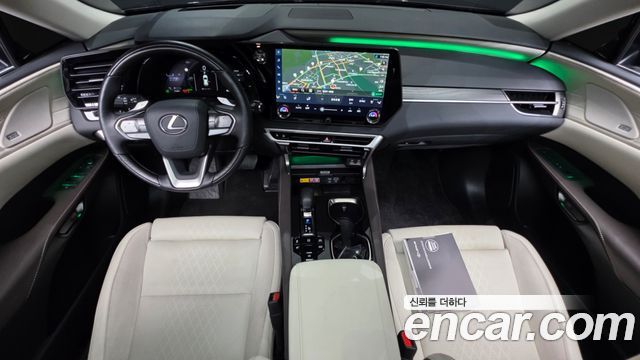 Lexus RX — interior