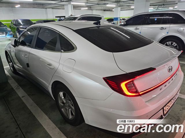 Hyundai Sonata — interior