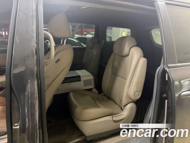 Kia Carnival — interior