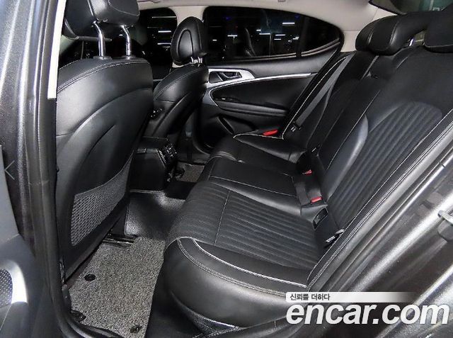 Genesis G70 — interior
