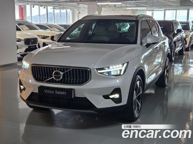 Volvo XC40 — exterior