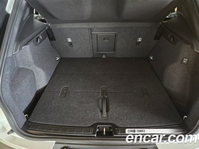 Volvo XC40 — interior
