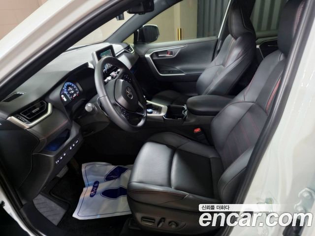 Toyota RAV4 — interior