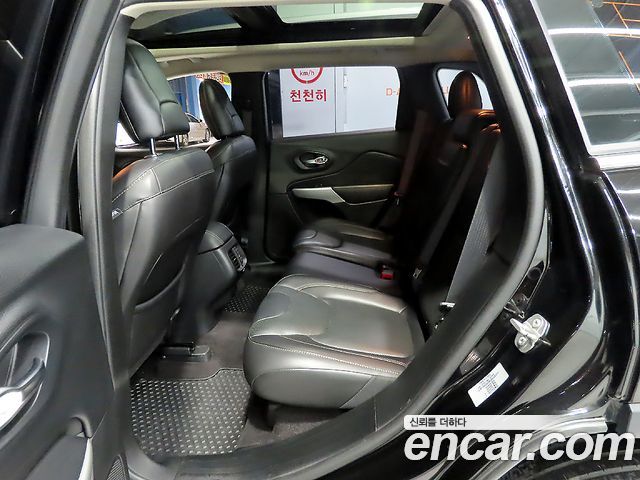 Jeep Cherokee — interior