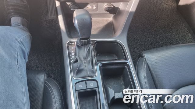 Hyundai Sonata — interior
