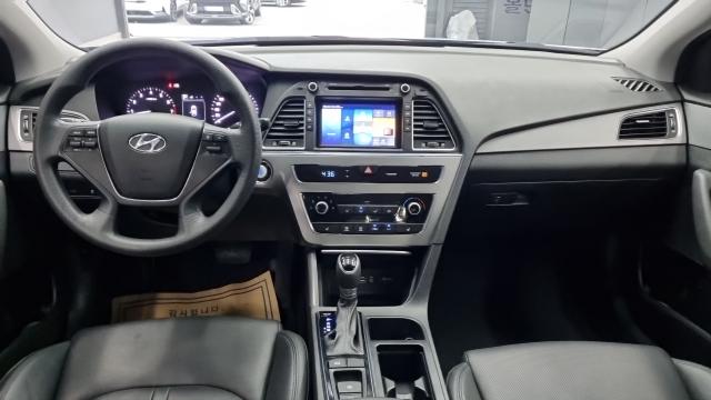 Hyundai Sonata — interior