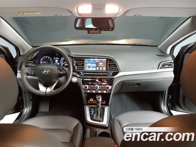 Hyundai Avante — interior