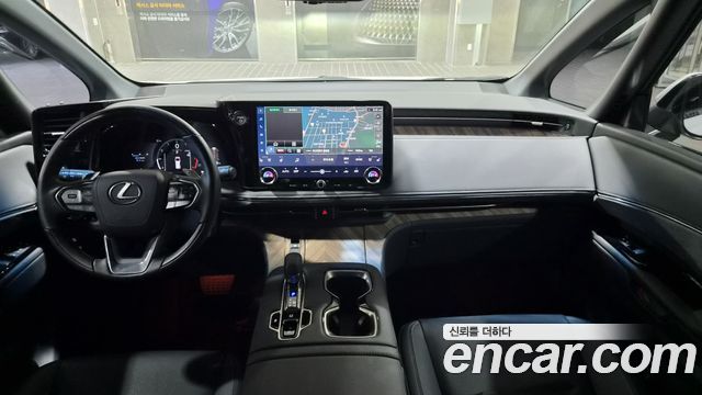 Lexus LM — interior