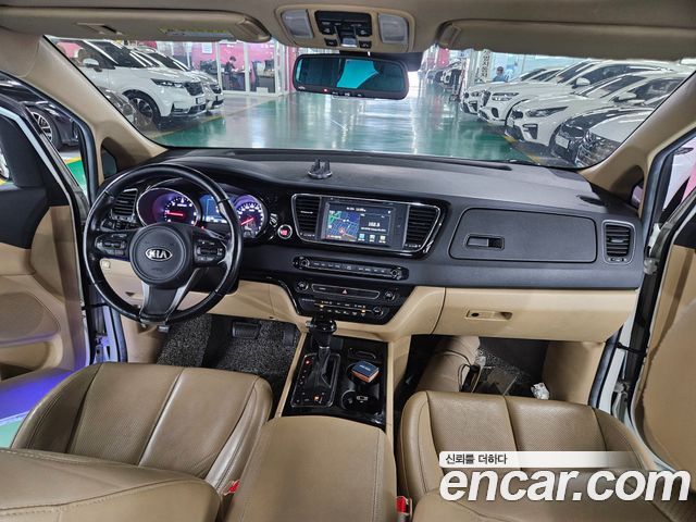 Kia Carnival — interior