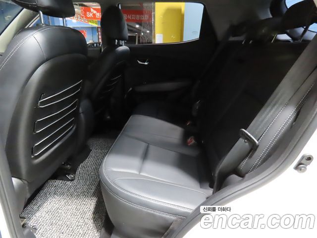 KG Mobility Tivoli — interior