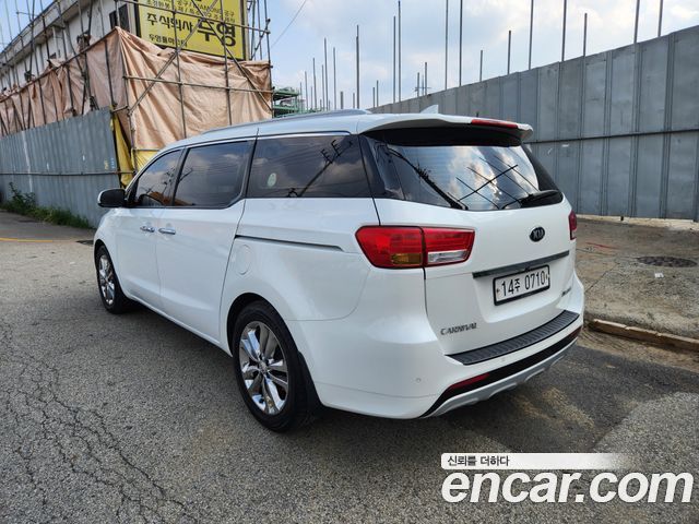 Kia Carnival — interior