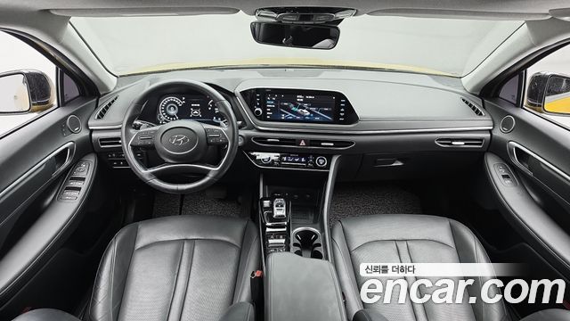 Hyundai Sonata — interior