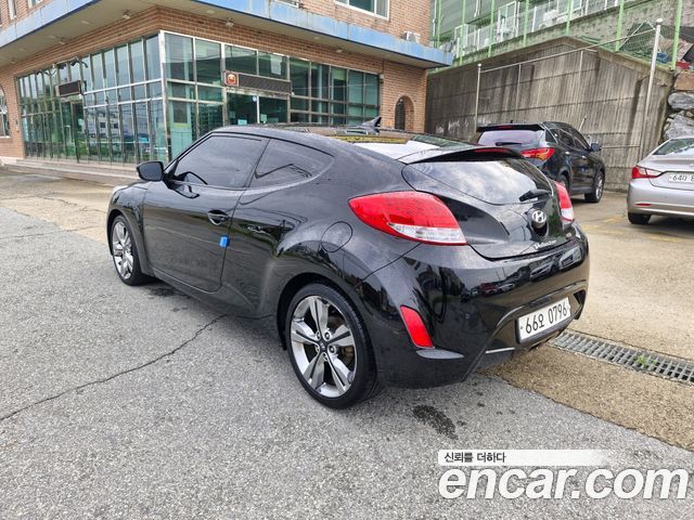 Hyundai Veloster — interior
