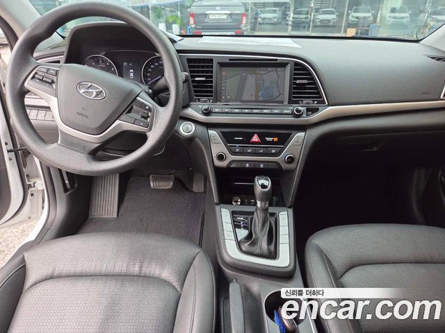 Hyundai Avante — interior
