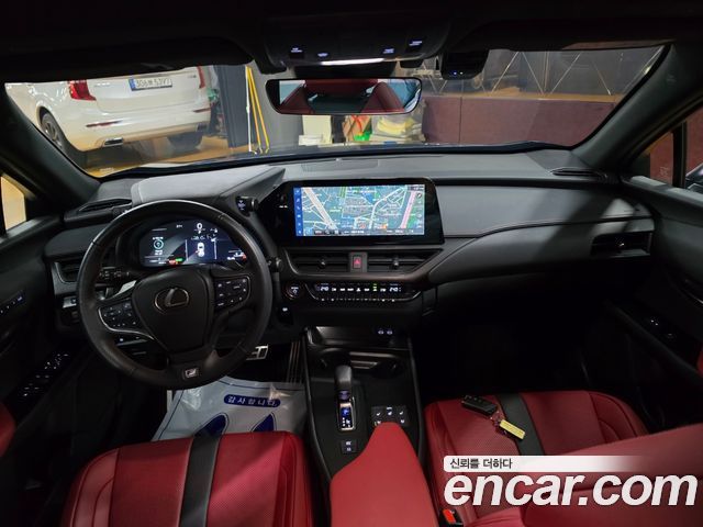 Lexus UX — interior