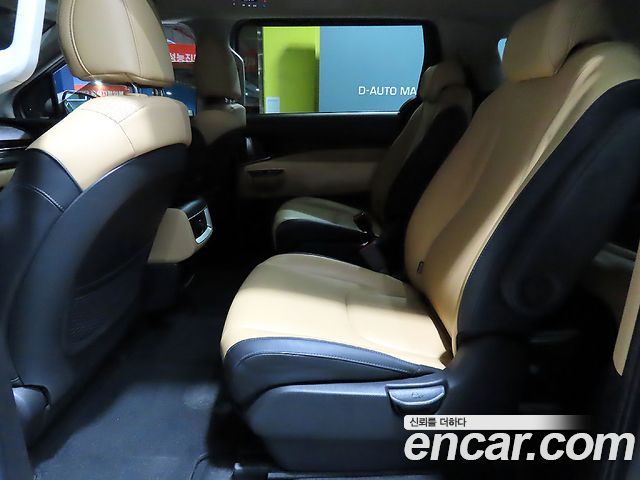 Kia Carnival — interior