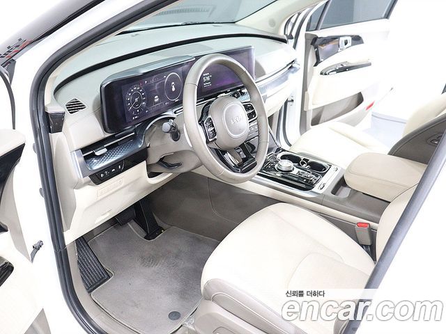 Kia Carnival — interior