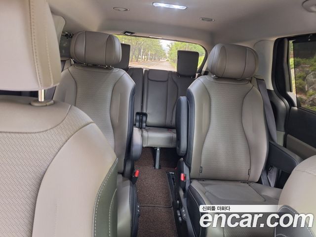 Kia Carnival — interior