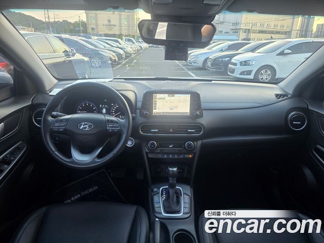 Hyundai Kona — interior