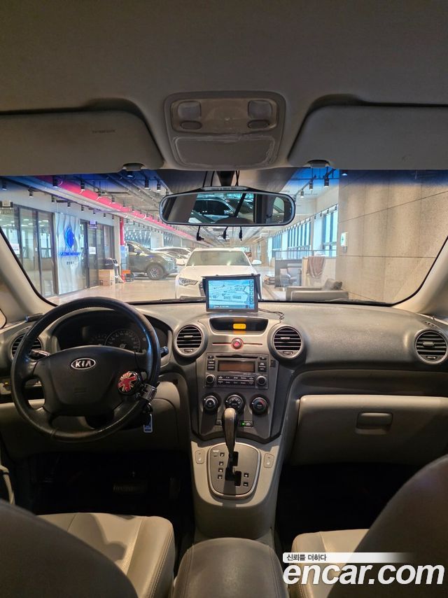 Kia Carens — interior