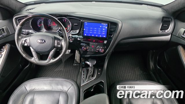 Kia K5 — interior