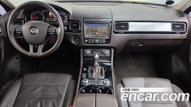 Volkswagen Touareg — interior