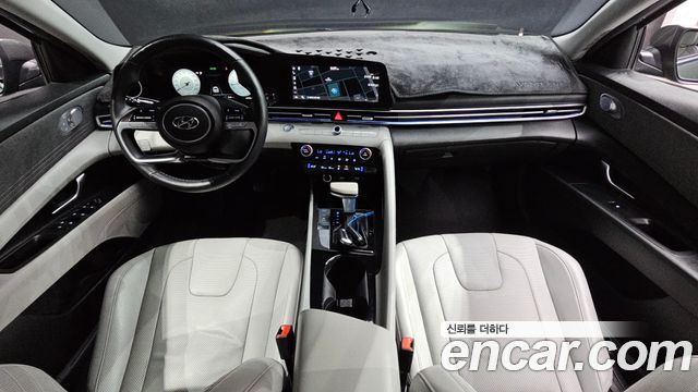 Hyundai Avante — interior